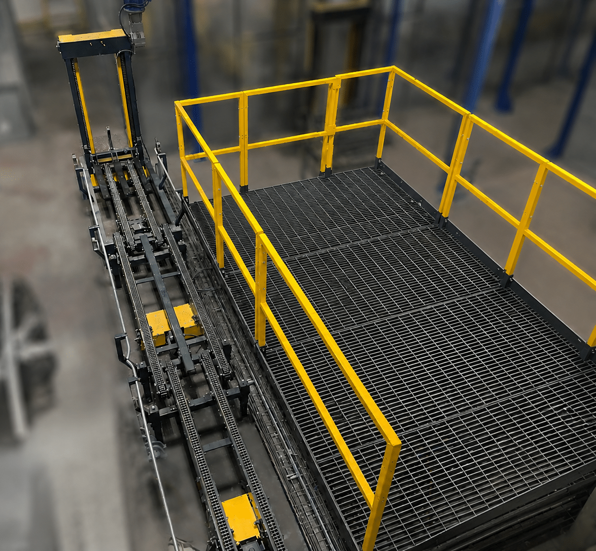 Conveyor with chains + elevator + walkway