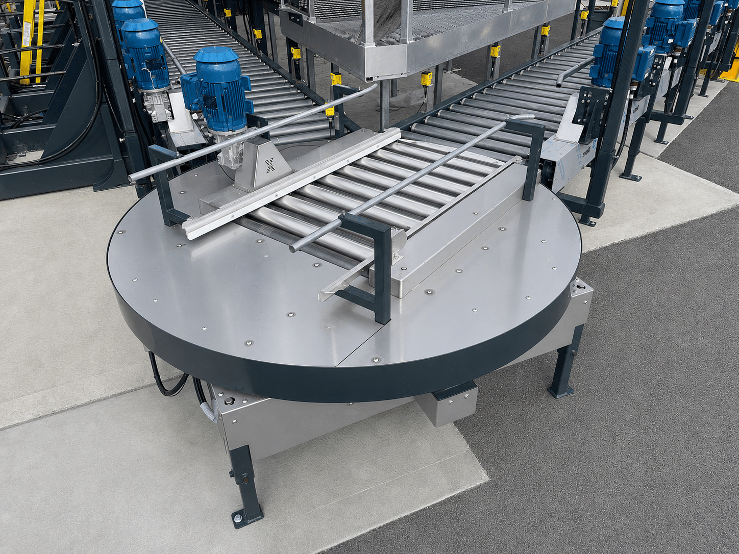 Outdoor turntable
