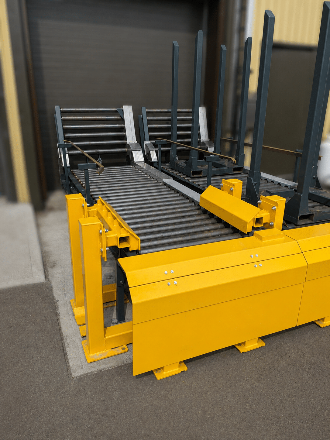 Door tilt conveyor