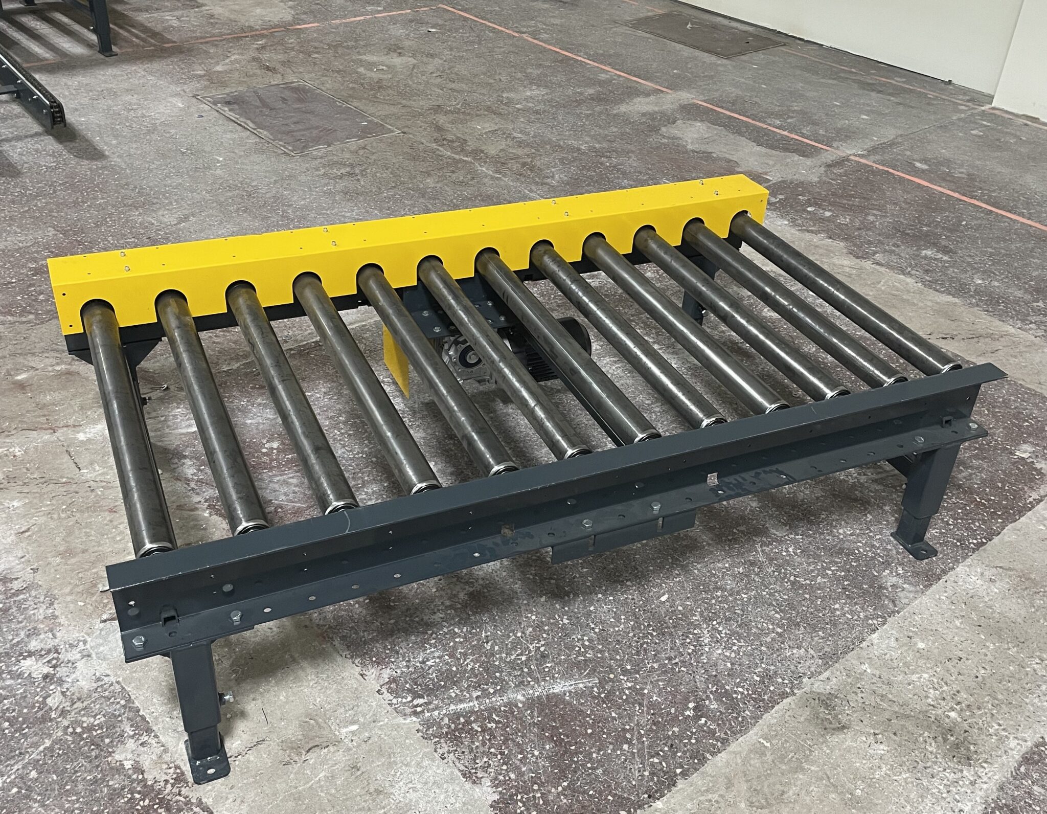 Convoyeur à rouleaux SYGIX XR2.5, rouleaux 2 1/2'' motorisés avec chaînes